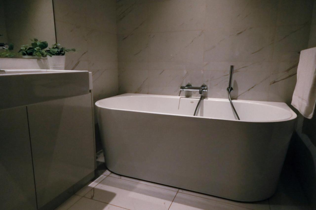 Brand New Water Front Luxury Cinnamon Suites Apartment In Heart Of Colombo City Exteriér fotografie